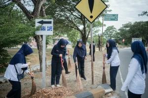 Kerja Bakti Rutin, Bentuk Komitmen Bersama Mewujudkan Lingkungan Bandara yang Bersih dan Nyaman